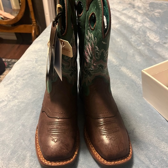 Cheyenne Shoes - Brown and Green Heeled Boots